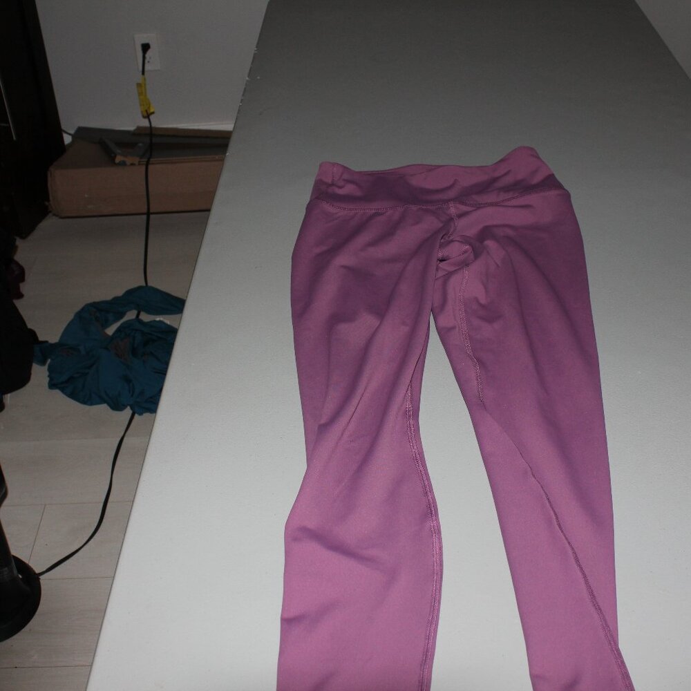 Daphne Purple 90 Degree Leggings Size Small New